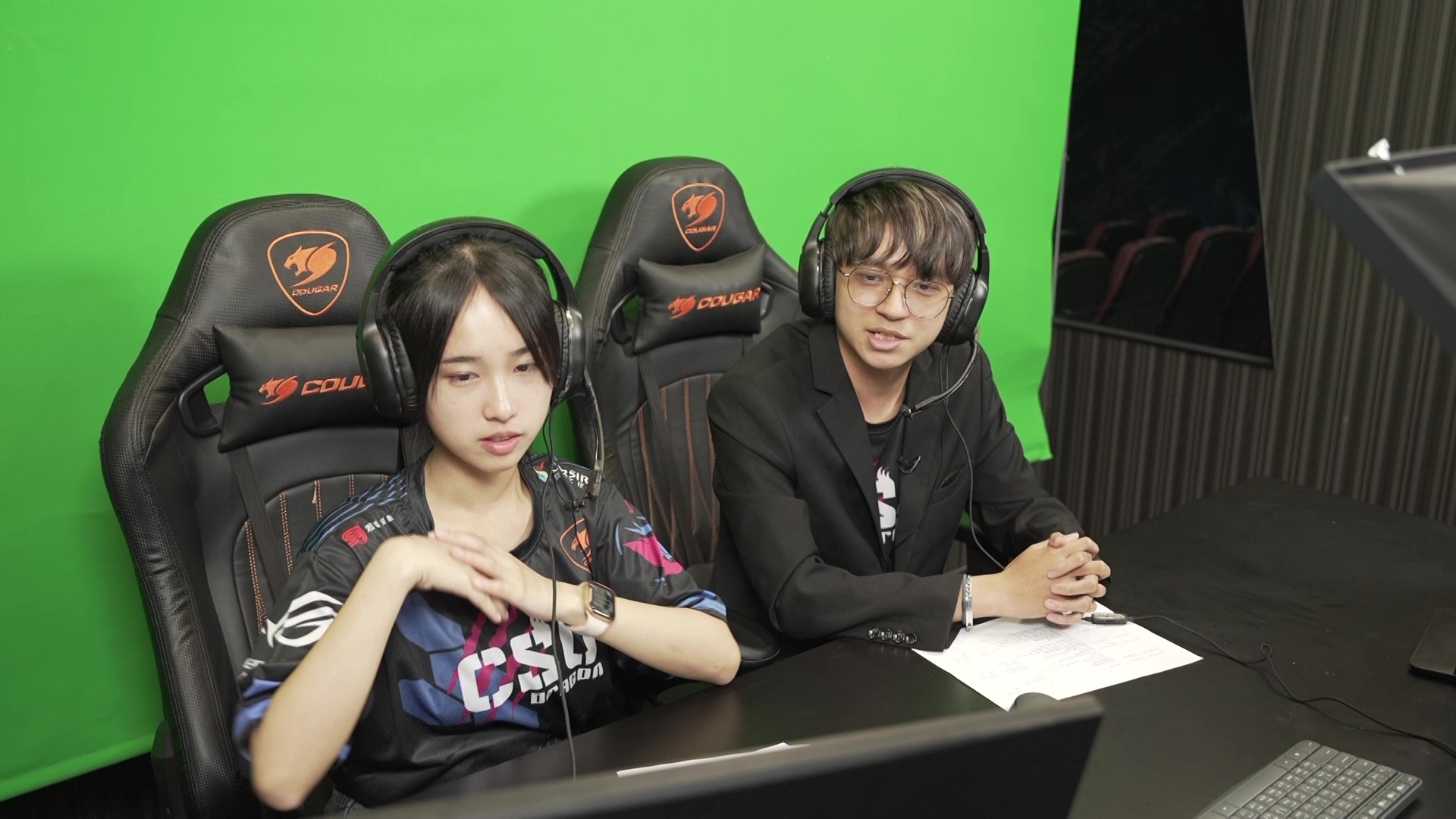 三人去到高雄一間大學上電競課，學做電競主播。