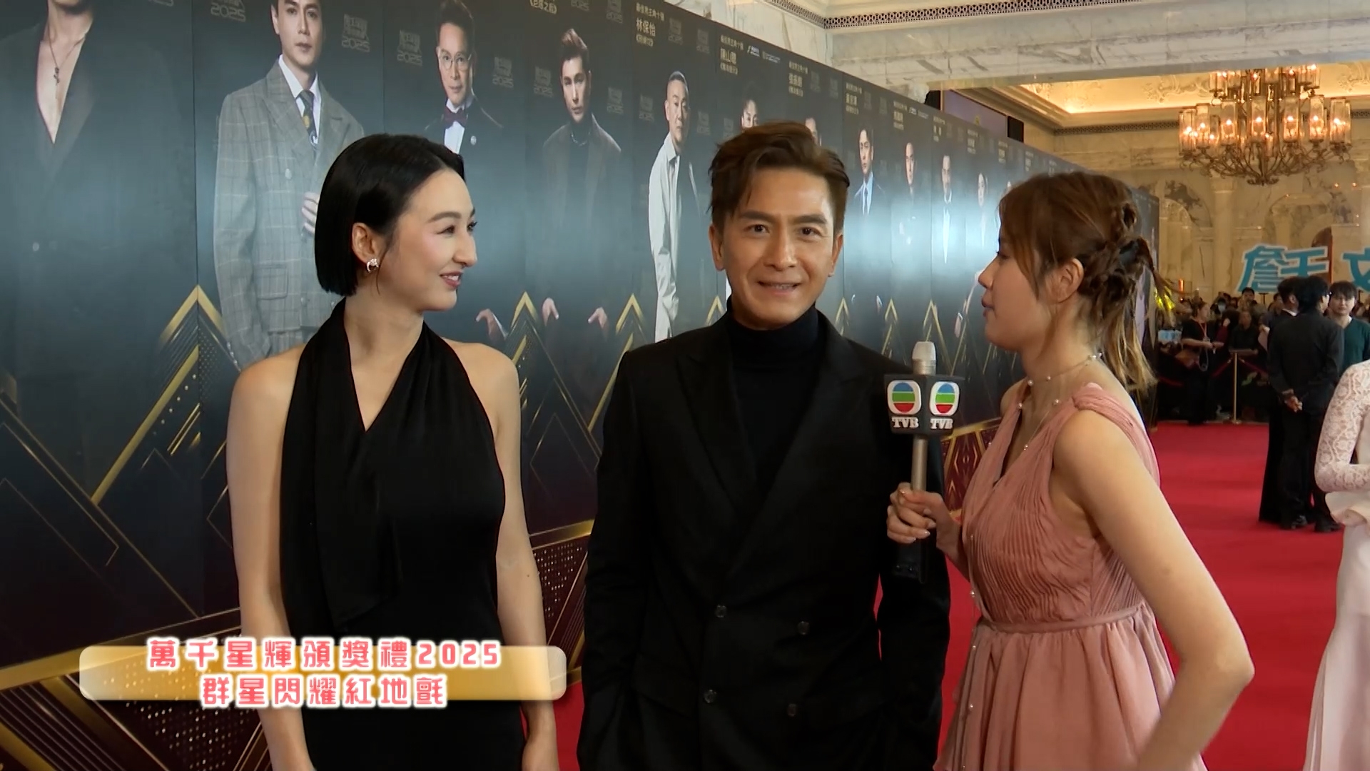 除了紅地氈這裏很熱鬧之外，在化妝間和服裝間都充滿著歡樂的氣氛。