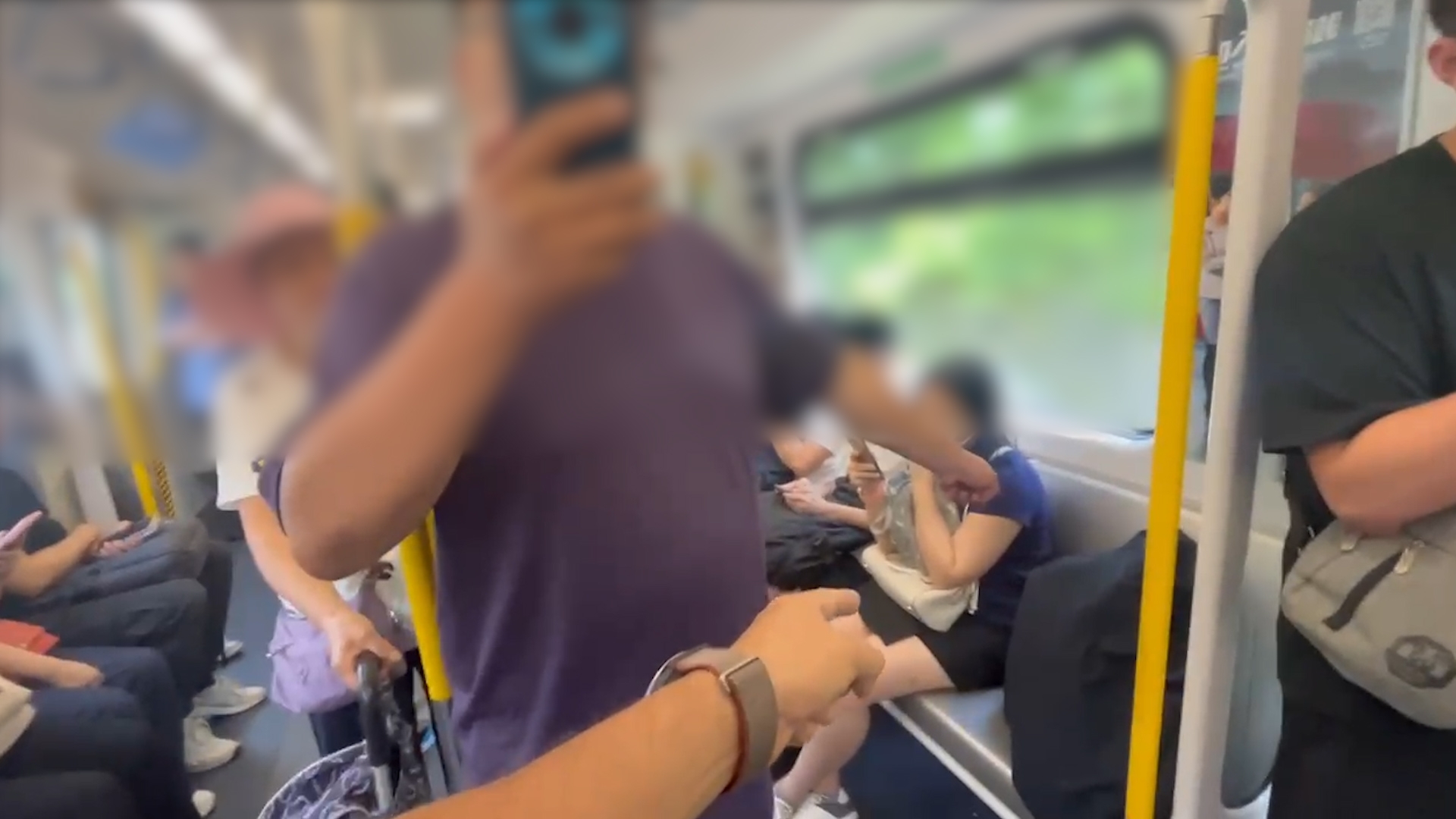 東張西望報料｜東鐵普通話大叔擺袋霸位唔畀人坐　被全車人鬧仲聲大夾惡理論