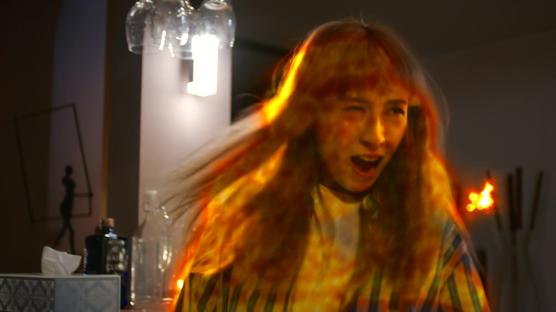 小菲與海哥終於見到柳芳，但由於柳芳怒氣沖沖，嚇到佢兩個腳都軟。