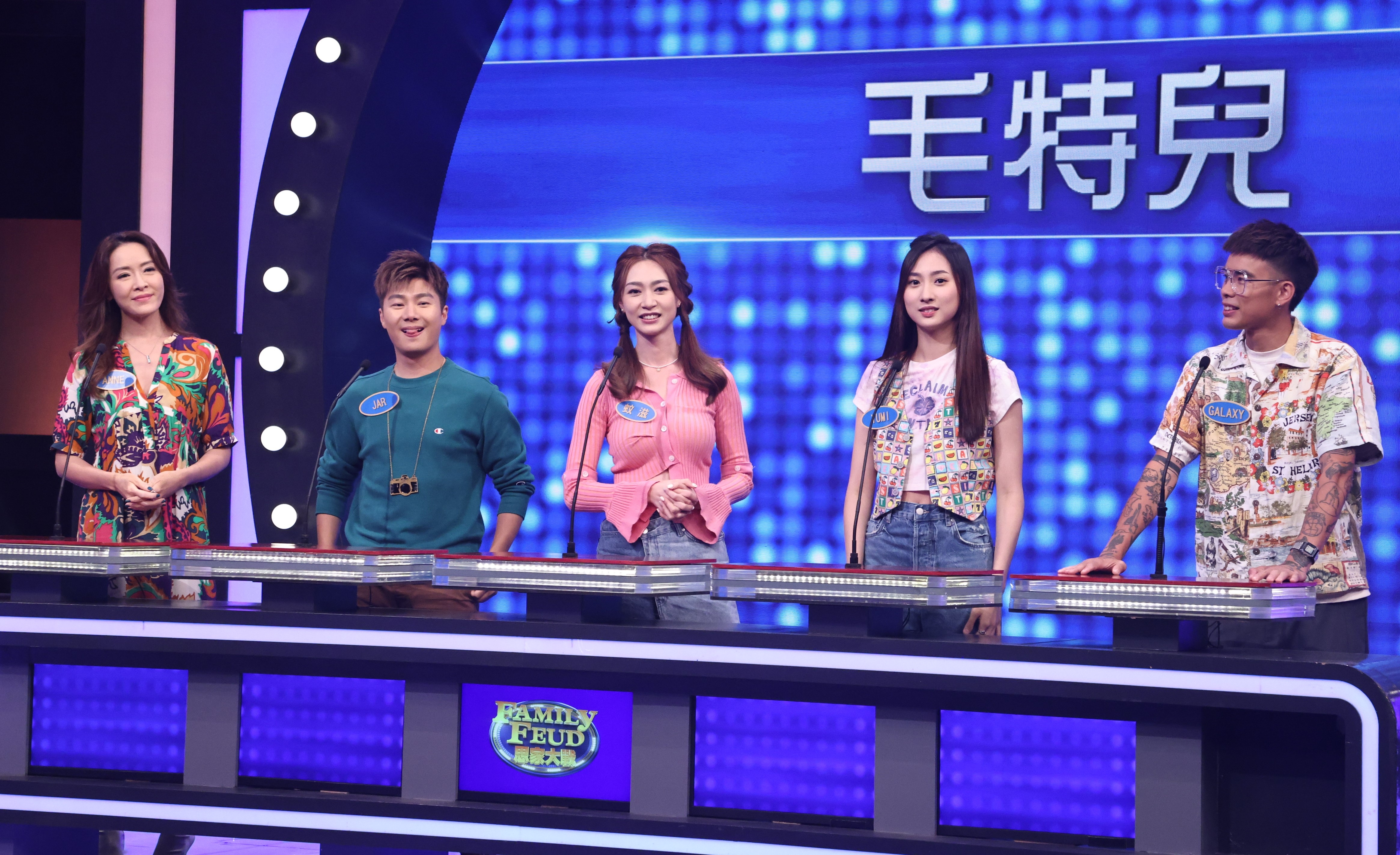 「毛特兒」隊成員有向海嵐（左起）、周奕瑋、黃嘉雯、Yumi 同埋黃浩倫。
