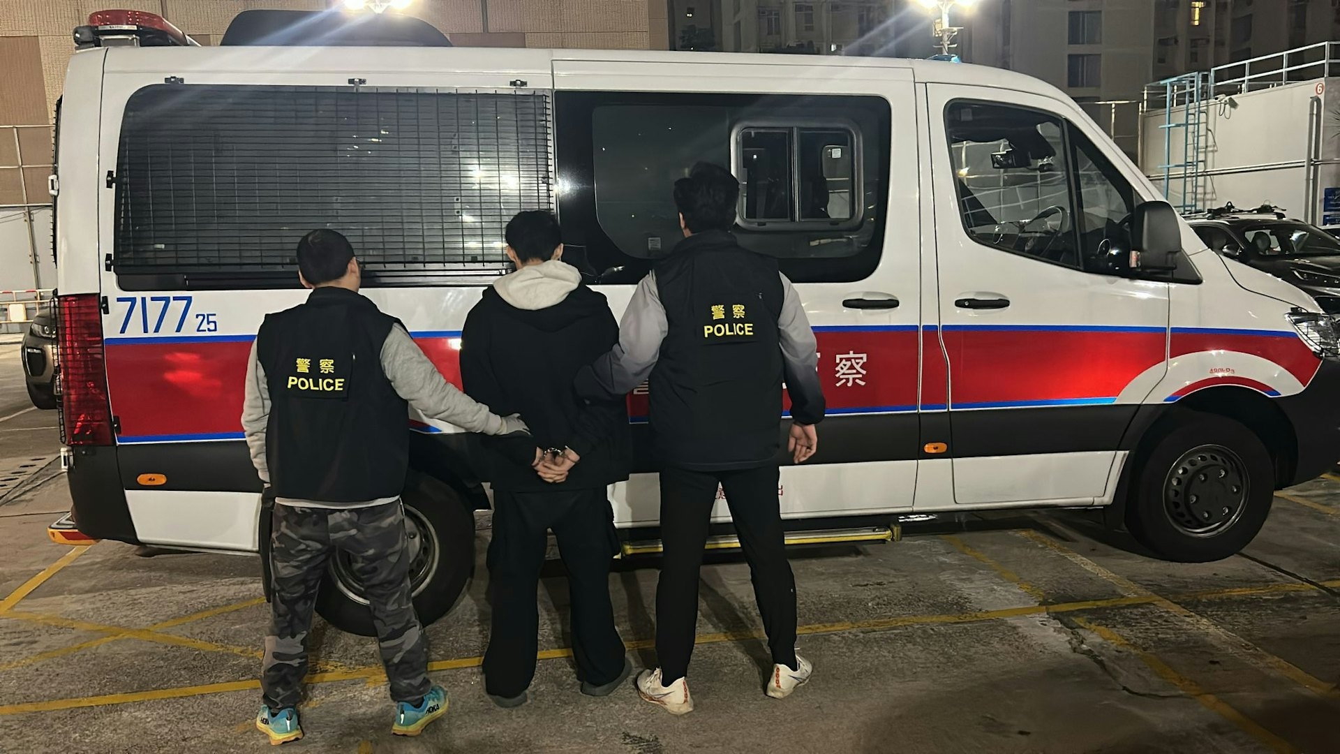 被捕21歲姓劉本地男子涉嫌「製造危險藥物」，現正被扣留調查。（警方圖片）