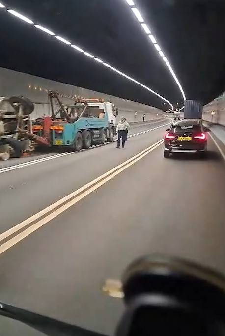 尖山隧道車禍。(影片截圖／FB@Bosco Chu)