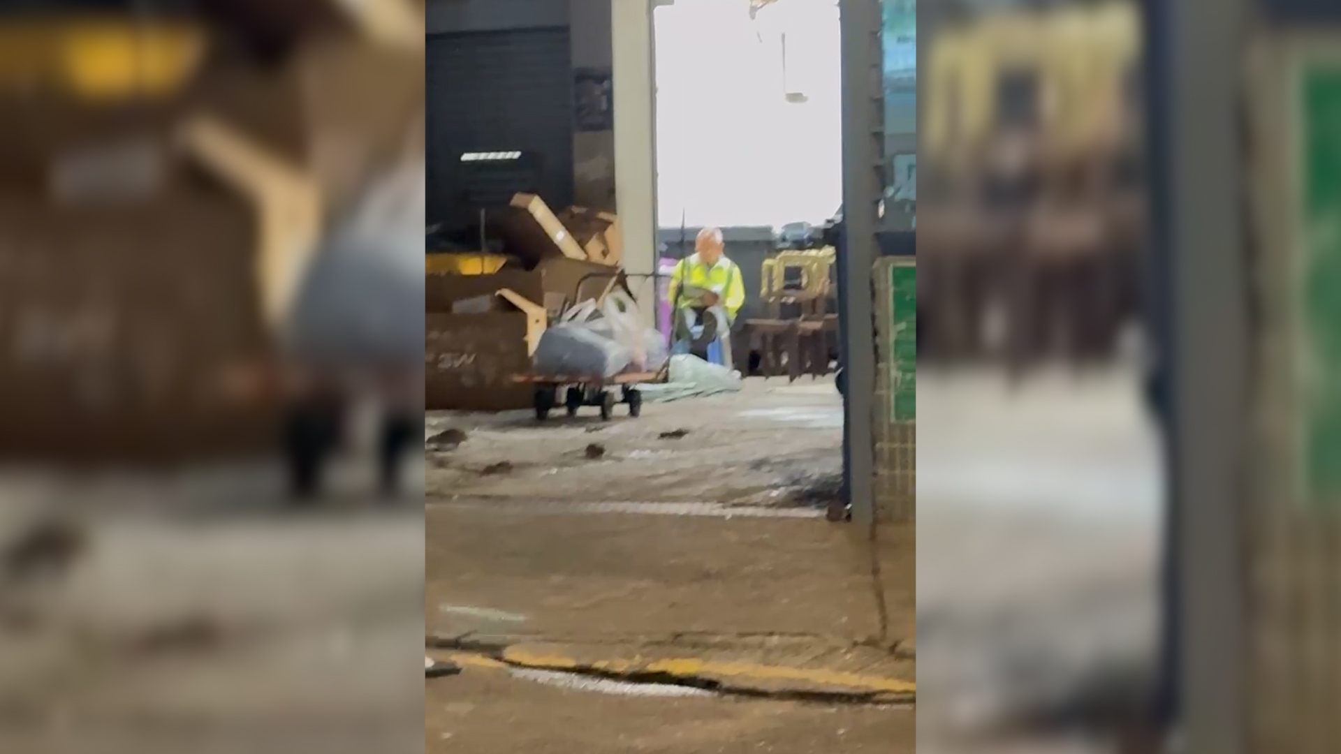東張西望報料｜大圍鼠患嚴重　垃圾站變「老鼠基地」　街坊夜夜心驚 （觀眾向東張提供影片）