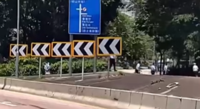 車Cam直擊｜香港仔阿SIR疑心急違規跨馬路中心石壆