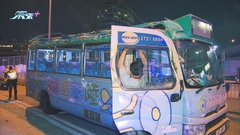 紅磡暢行道世界殯儀館外小巴與重型貨車相撞 至少9人傷