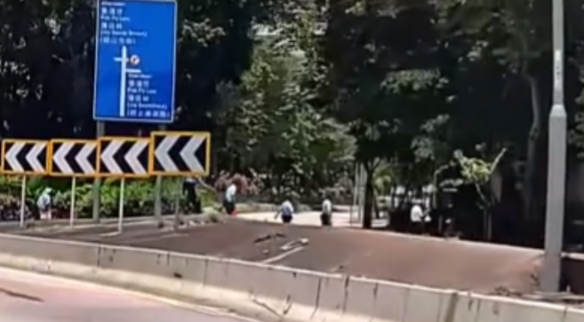 車Cam直擊｜香港仔阿SIR疑心急違規跨馬路中心石壆