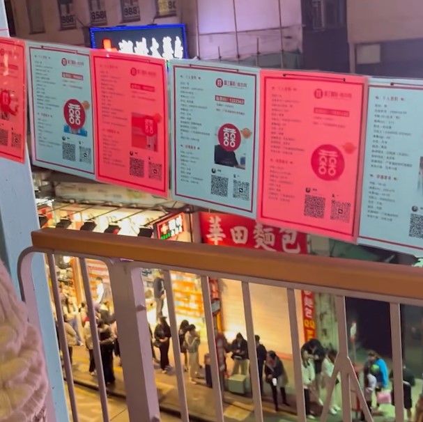 旺角天橋慘變「相親角」誇張畫面曝光！