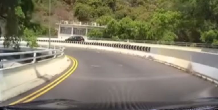 香港仔中港牌車硬Cut雙白線