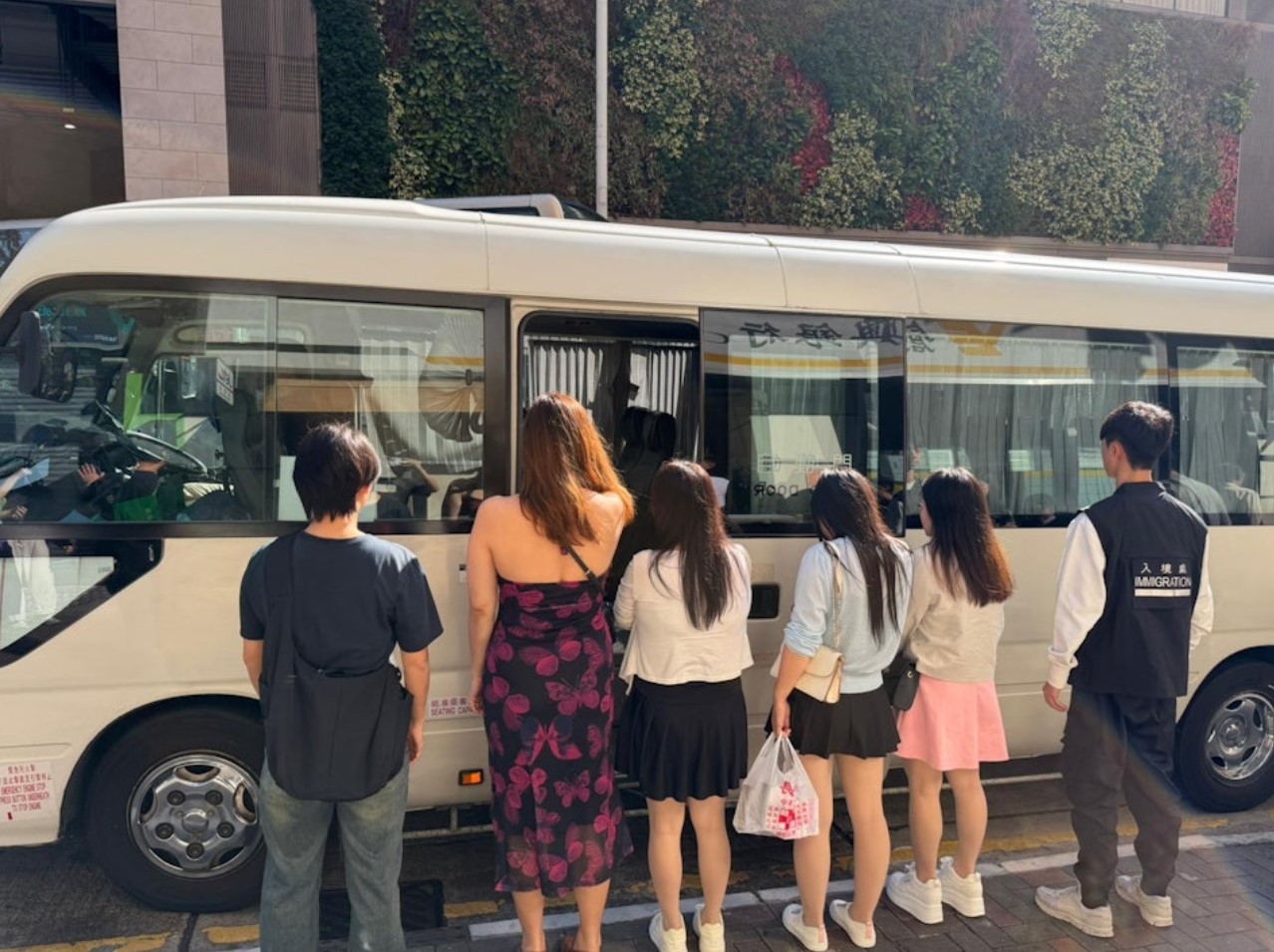 跨部門觀塘秀茂坪進行掃黃行動　5名內地女被捕　年齡最大44歲