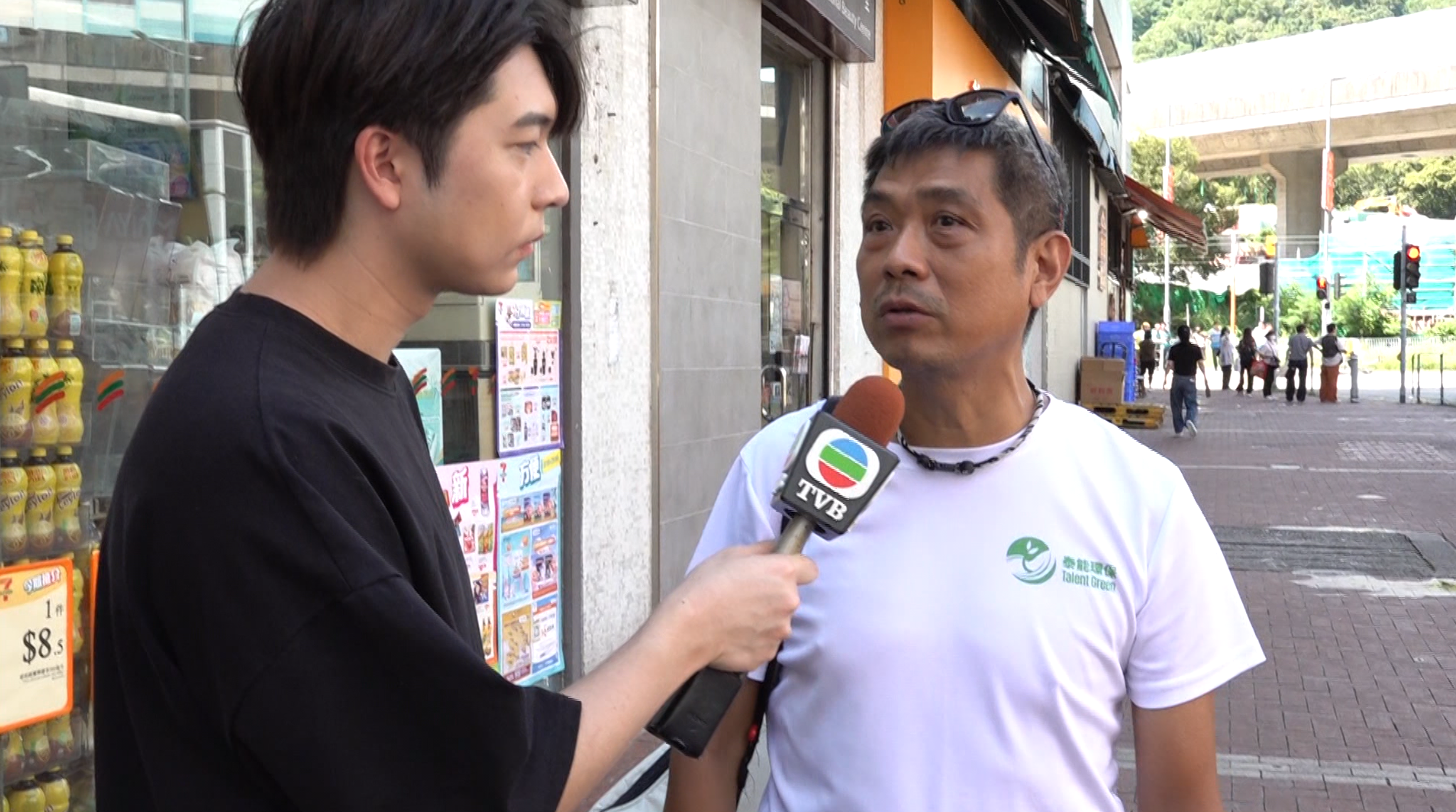 事件曝光後引起街坊熱議，不少人批評管理員及涉事人士做法過火。
