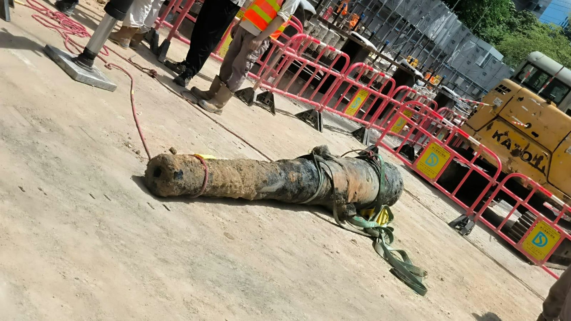 涉事炮管長度約4米，直徑約15厘米