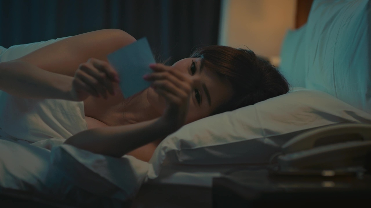 觀眾讚佢皮膚白滑。