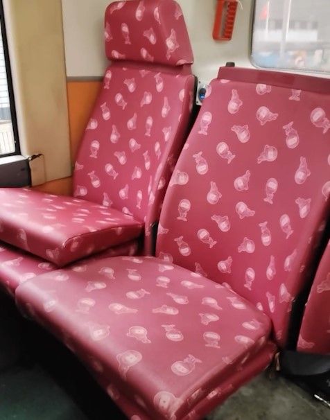 巴士上層後排座椅離奇被拆走，網民猜測可能因為1件事？