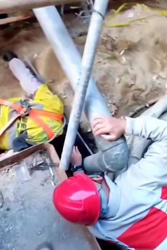 啟德醫院地盤冧棚架事發一刻！