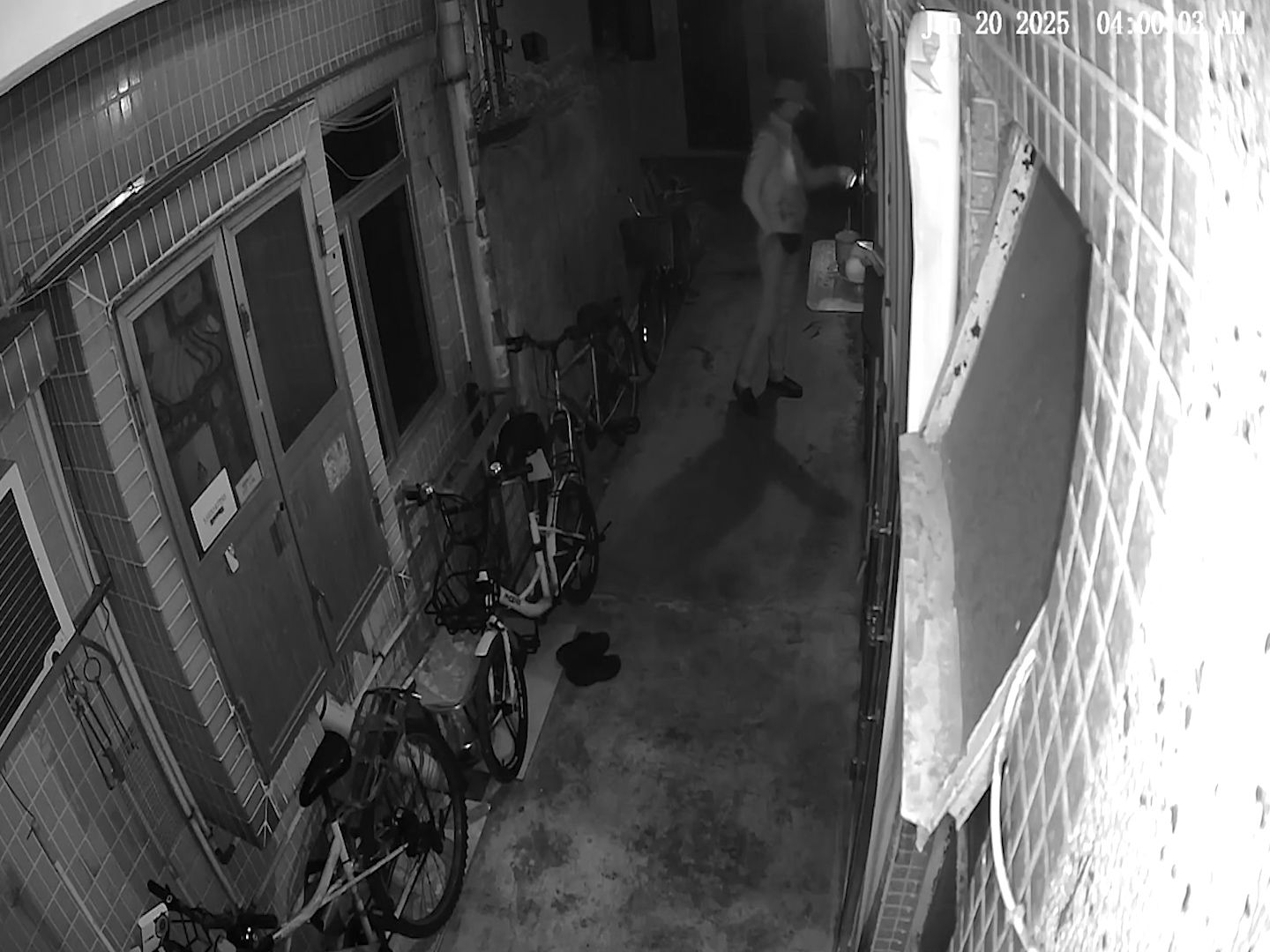 元朗廈村賊人夜潛3小時疑踩線