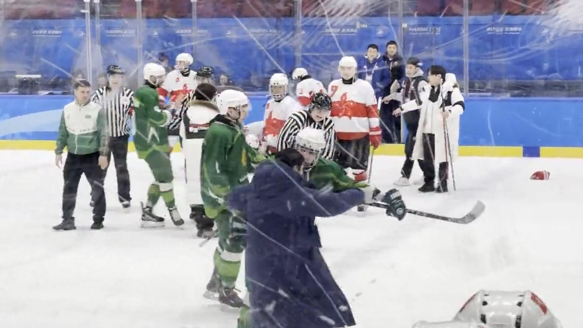 亞冬運港冰球隊勝後遭對手圍毆