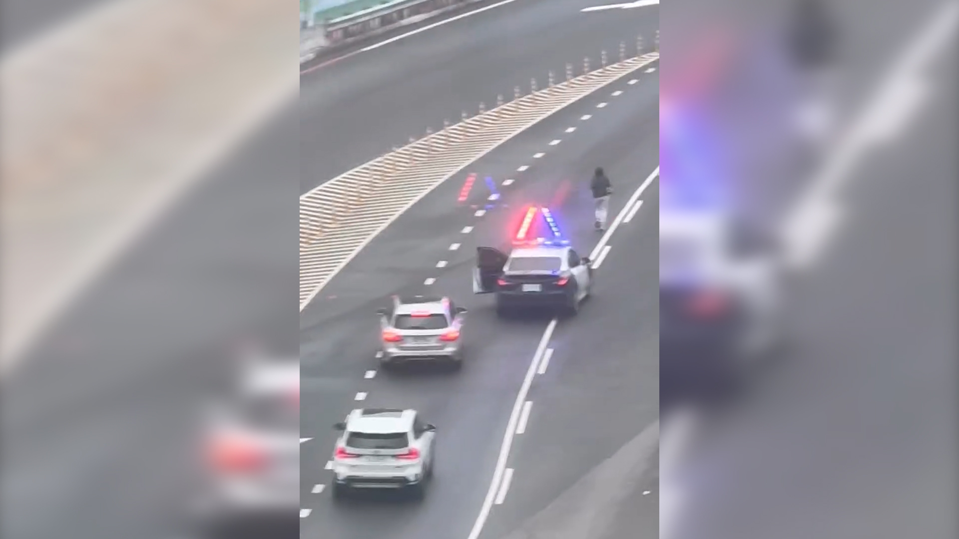 48歲港女桃園機場「趕登機」　疑因迷路狂奔高速公路全程被拍下 (Threads@ming_01_12)