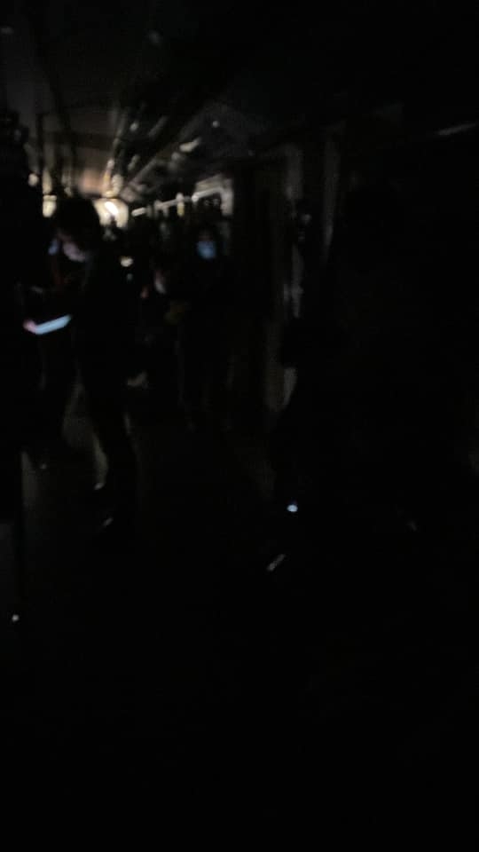 乘客烏燈黑火疏散