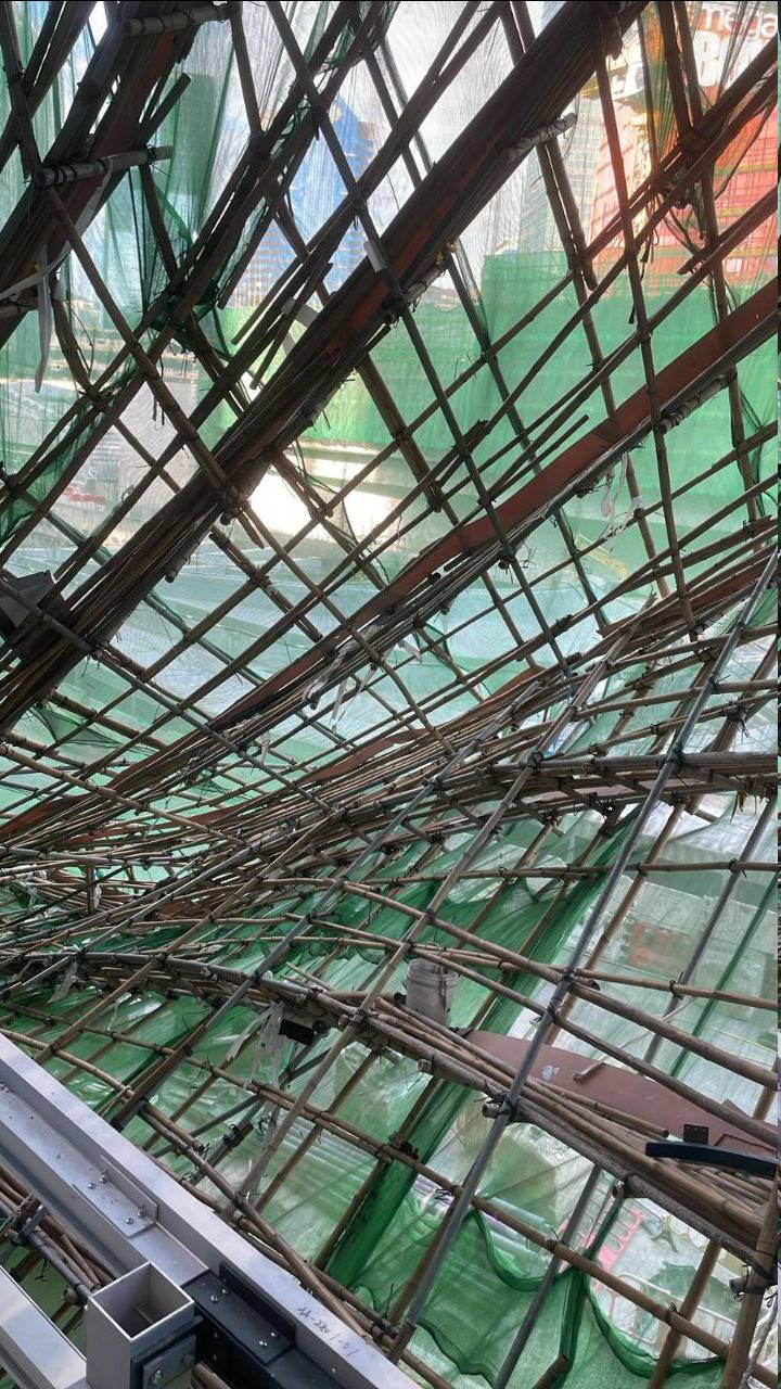 啟德醫院地盤冧棚架。(東張+)