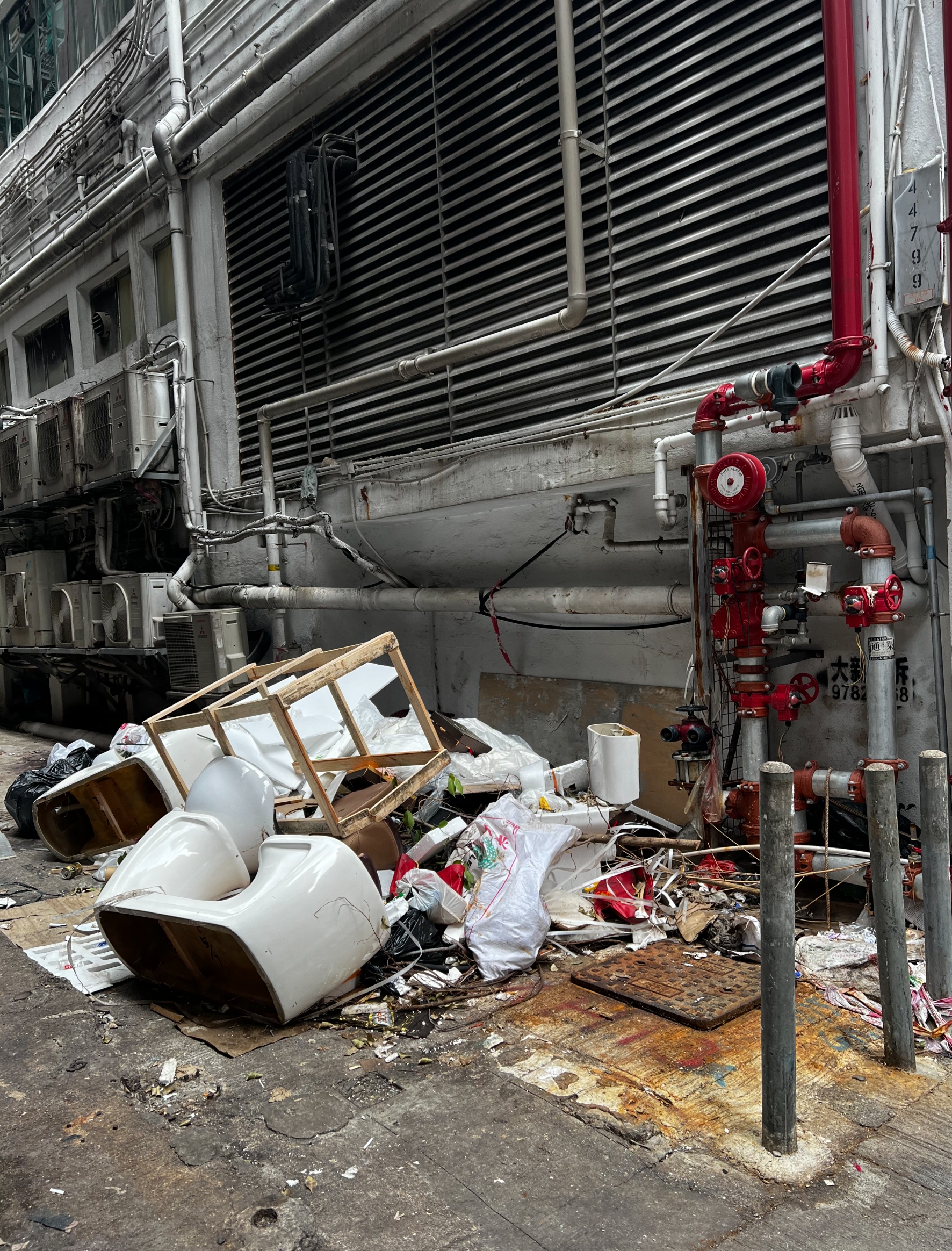 東張西望報料｜北角北景街後巷變「垃圾集中營」　街坊勞氣報《東張》求助 （觀眾朱先生提供照片）