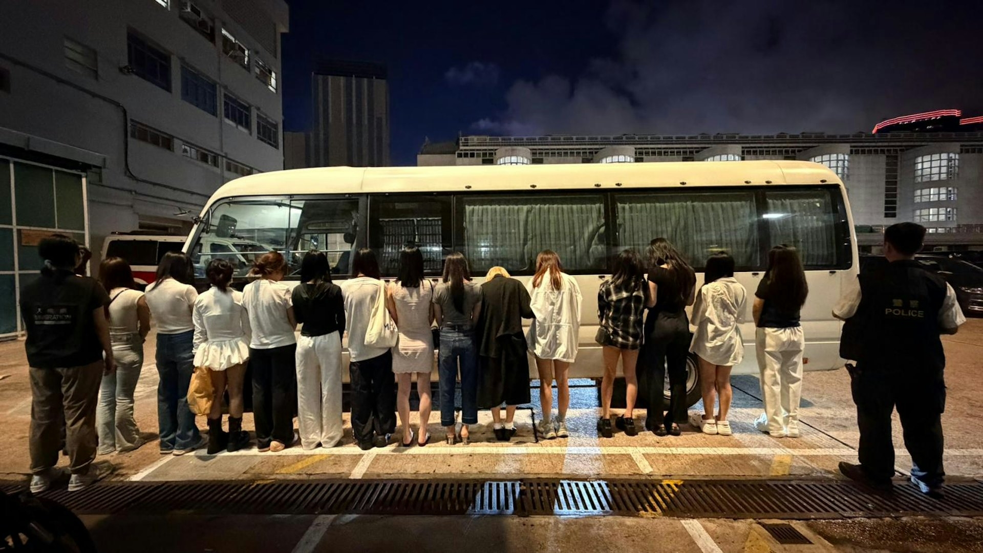 人員在行動中拘捕多人（警方圖片）