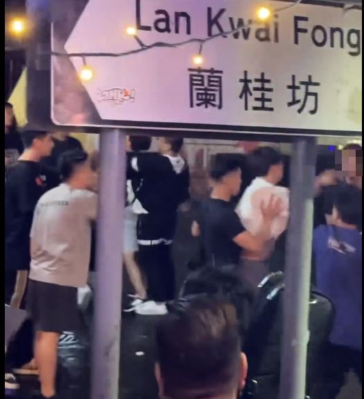 蘭桂坊MMA｜逾10名男子凌晨街頭混戰