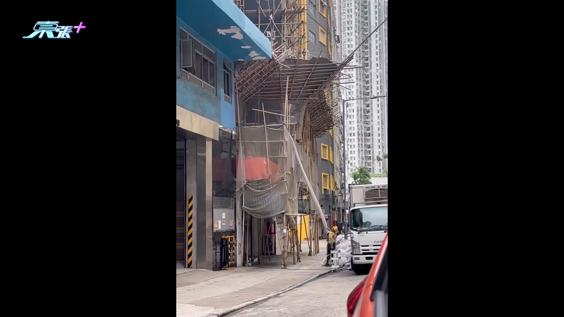 建築工人樓宇外「擔煙仔」收棚網勁Chill　網民：驚都未驚過