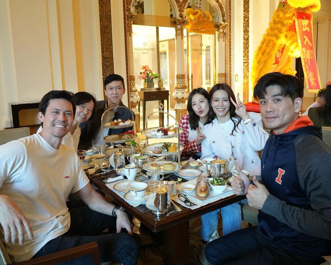 張曦雯與英日混血兒男友Mark Brunyez於年初三一齊陪屋企人食下午茶。