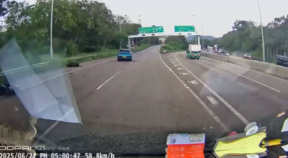 車Cam直擊｜元朗電單車突切線遭撞飛　鐵騎士翻滾倒地跌草叢畫面曝光