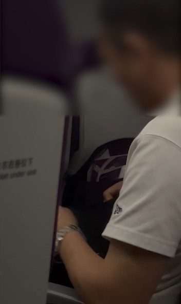 東張西望報料｜飛泰國航班疑有「飛機老鼠」出沒　觀眾：操普通話仲發空姐脾氣