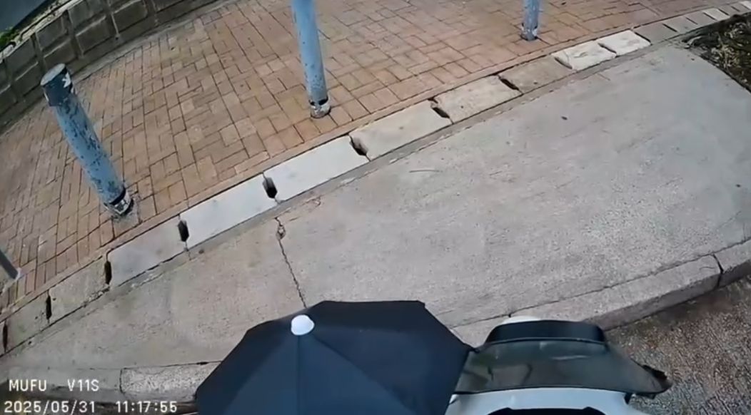 好人好事｜上水天平邨婦人突然倒地，鐵騎士帥氣棄車救人全程曝光。