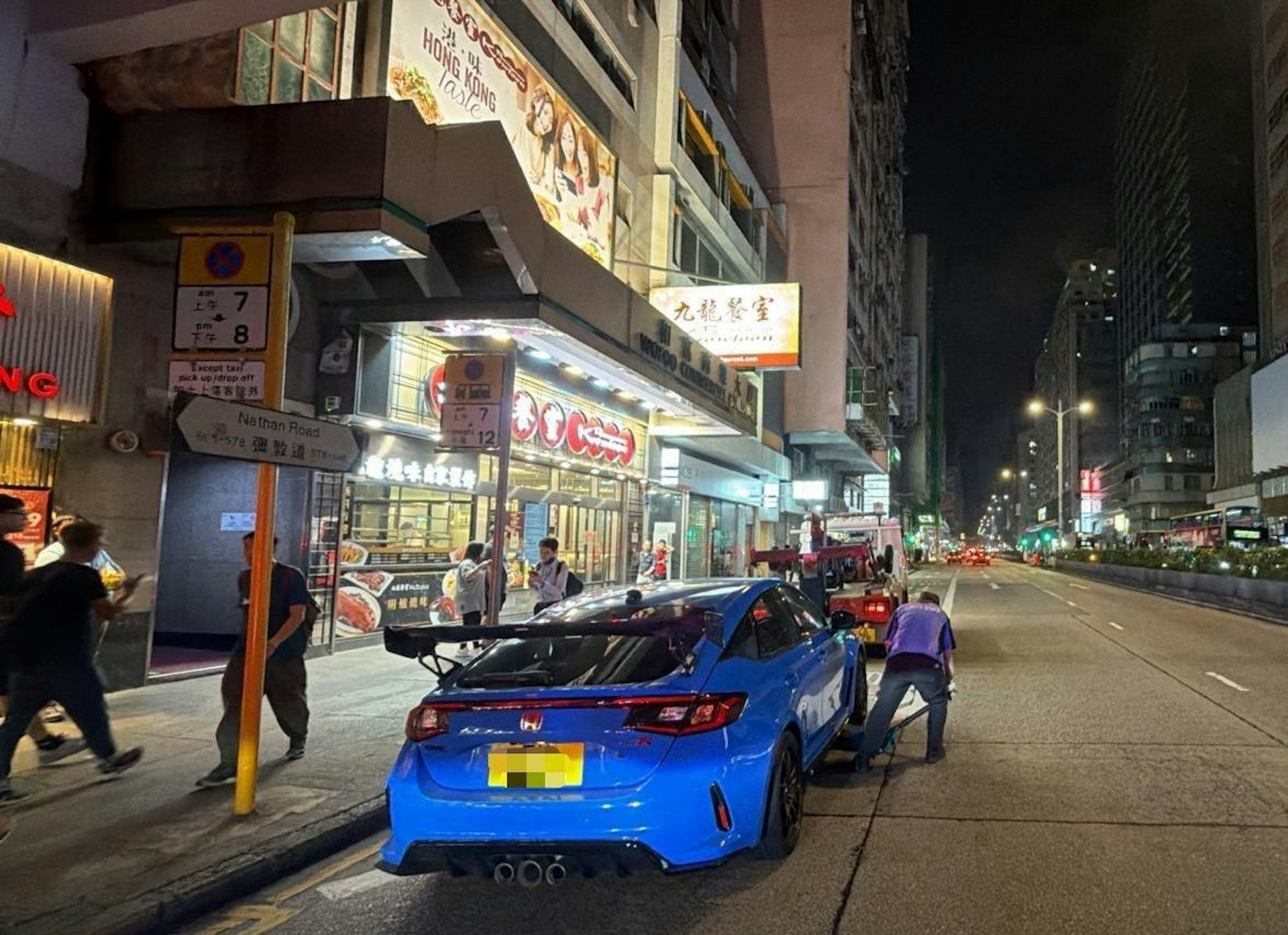 警方於復活節長假期前夕，在西九龍進行執法行動，打擊「酒後駕駛」、「非法賽車」、「超速駕駛」、「非法改裝」等罪行。（警方圖片）