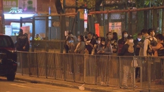 深水埗檢測站晚上仍有大批市民等候 有市民批流程欠效率