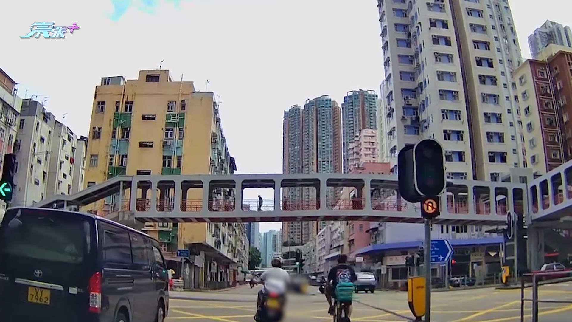 車Cam直擊｜荃灣電單車VS電動單車　馬路橫行撞鐵騎士仲反鬧對方