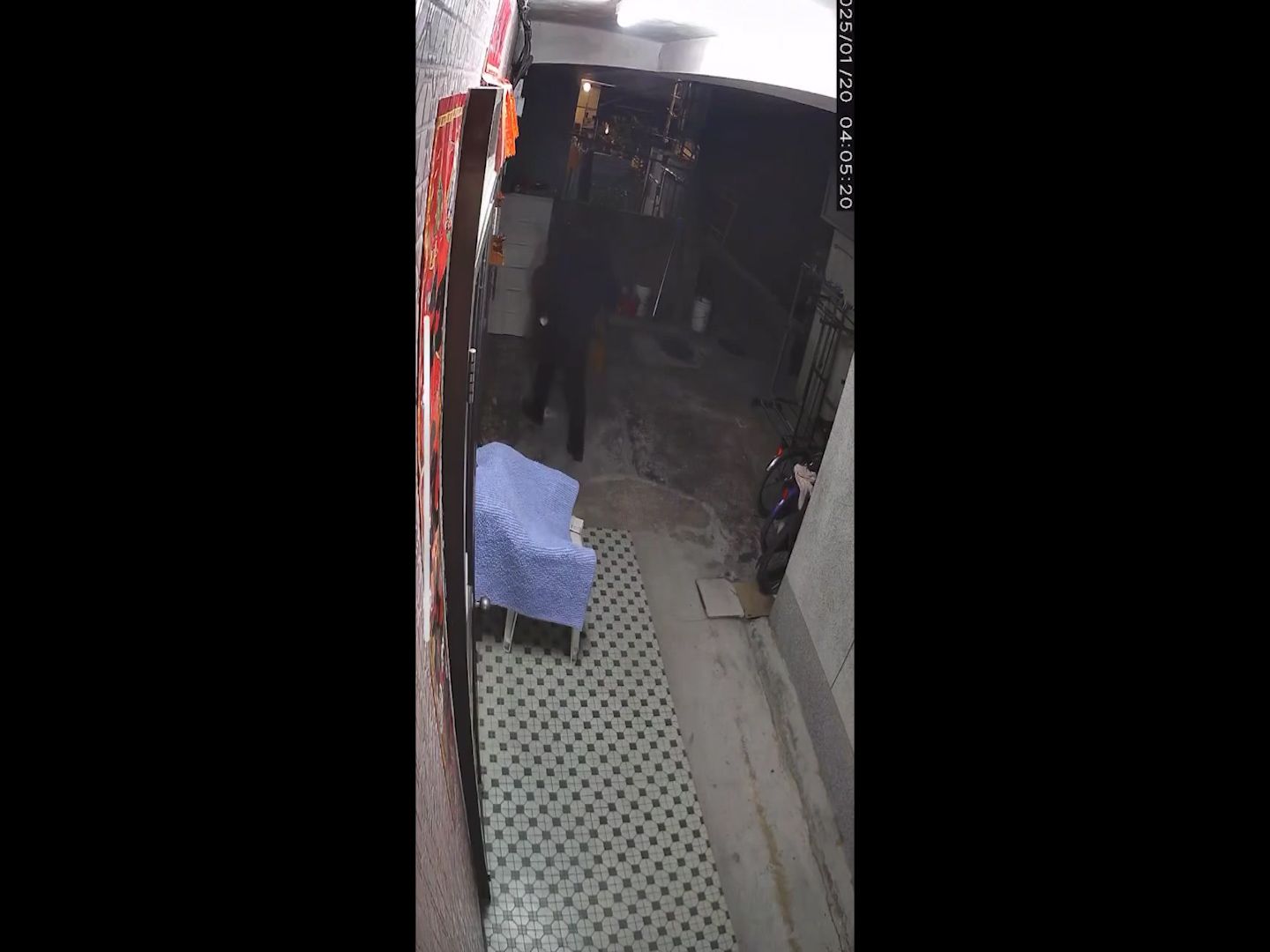 元朗廈村賊人夜潛3小時疑踩線