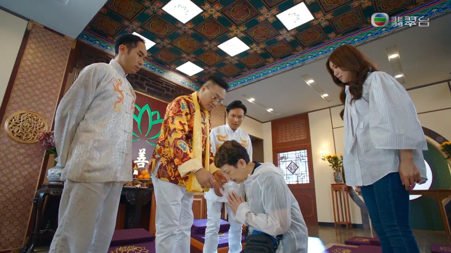 梅姐不斷進貢江湖術士鳴善大師。