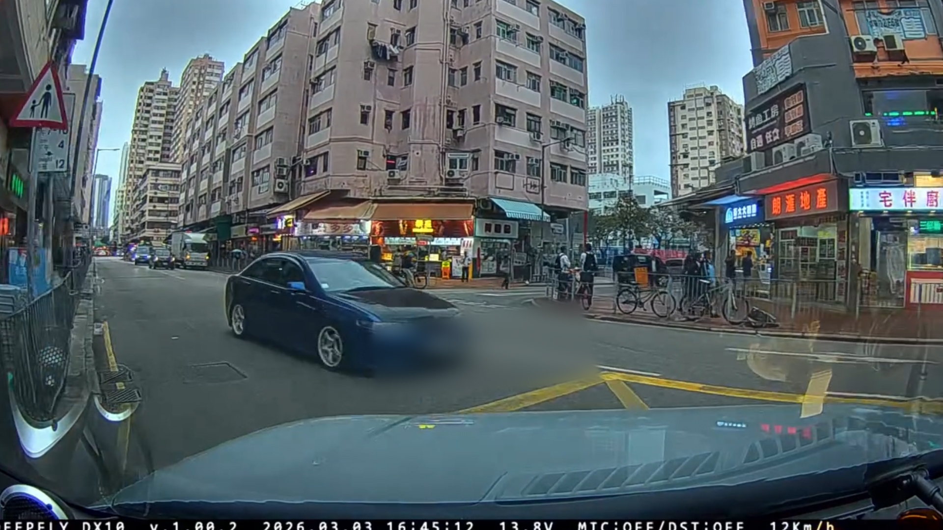 車Cam直擊｜元朗市中心私家車「大地任我行」　又逆線行駛：以為回到大陸