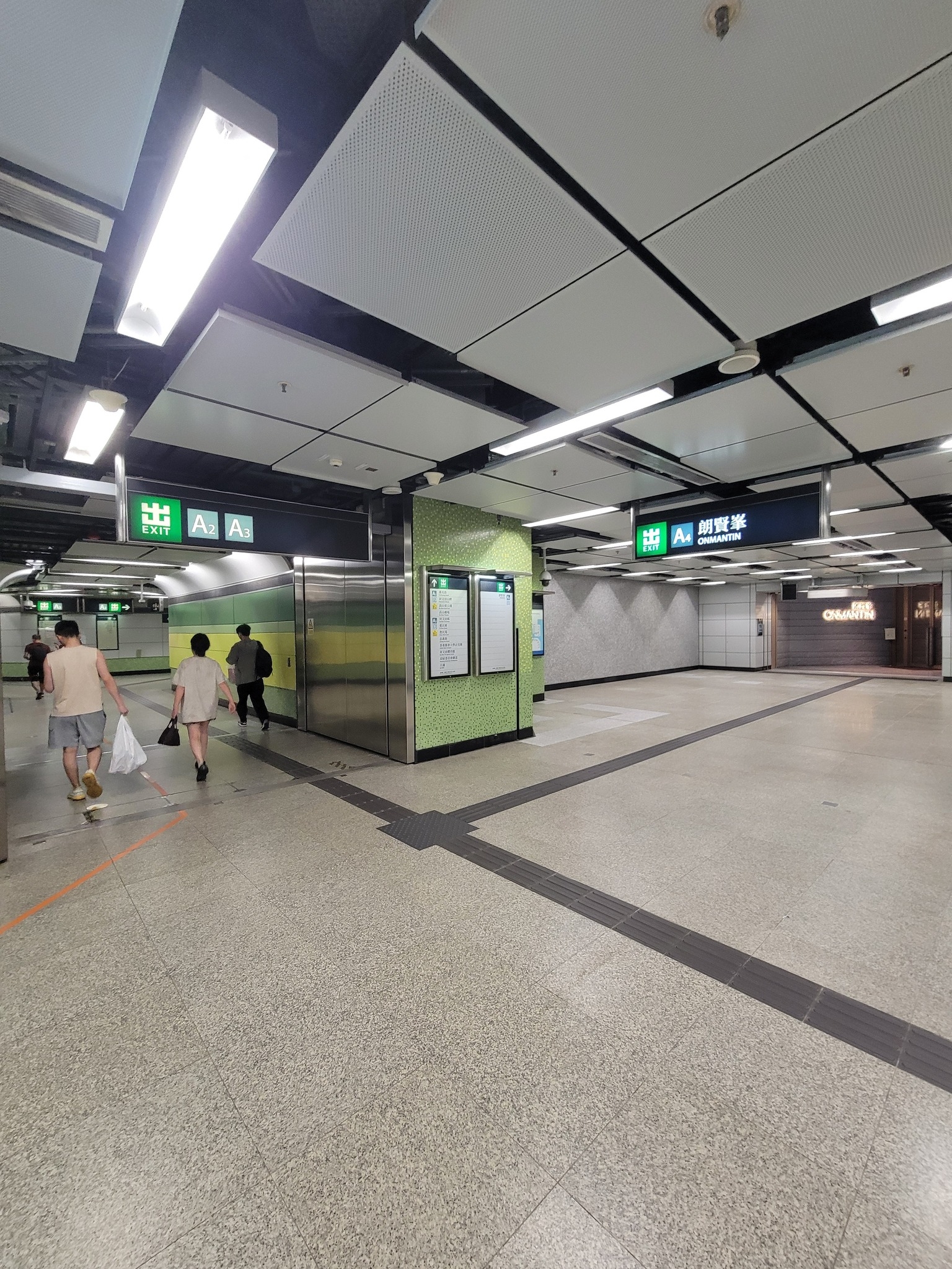 港鐵何文田站出口指示牌棄「愛民邨」名稱　改用豪宅樓名惹熱議