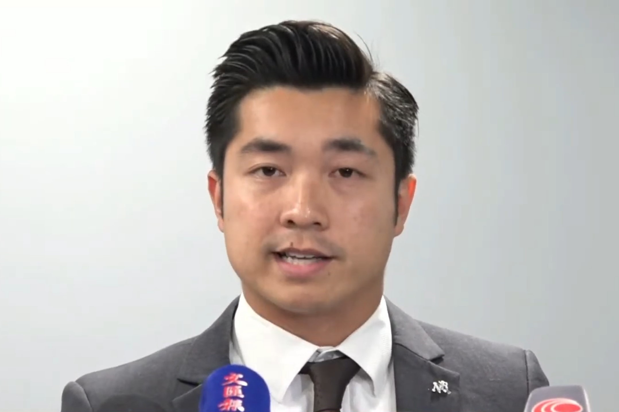 毒品調查科署理總督察何灝庭（警方YouTube直播截圖）