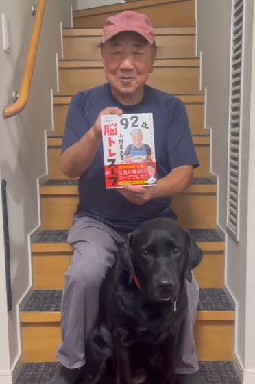 92歲的日本廚師小林勝，從年輕在礦場工作，一路到目前轉型為健康廚師、出書上節目，工作72年身體仍硬朗。（圖／翻攝自IG＠kobayashimasami.masaru）