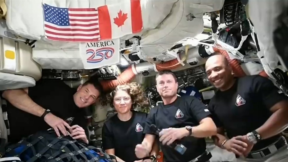 美國總統特朗普與四名太空人通話，稱讚他們創造歷史。（網上圖片）