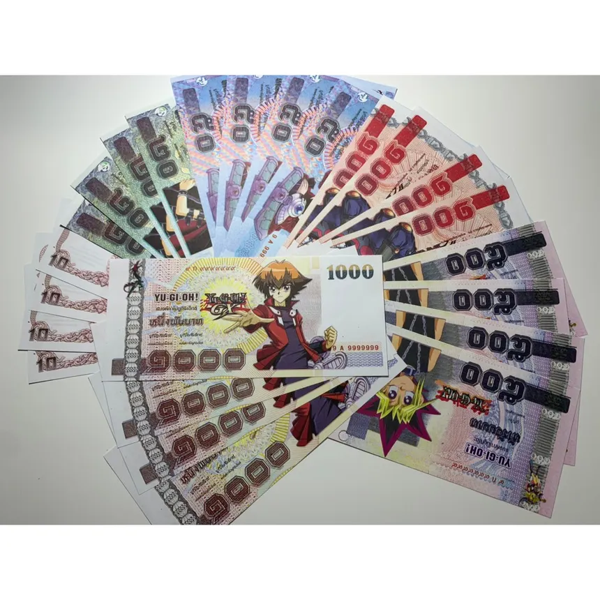 這些偽鈔與一般追求高度仿真的做法不同，其紙鈔上原本印有泰王肖像的位置，竟被換成日本動漫角色的頭像，其中以經典作品《遊戲王》角色的版本最為常見。 (網上截圖)