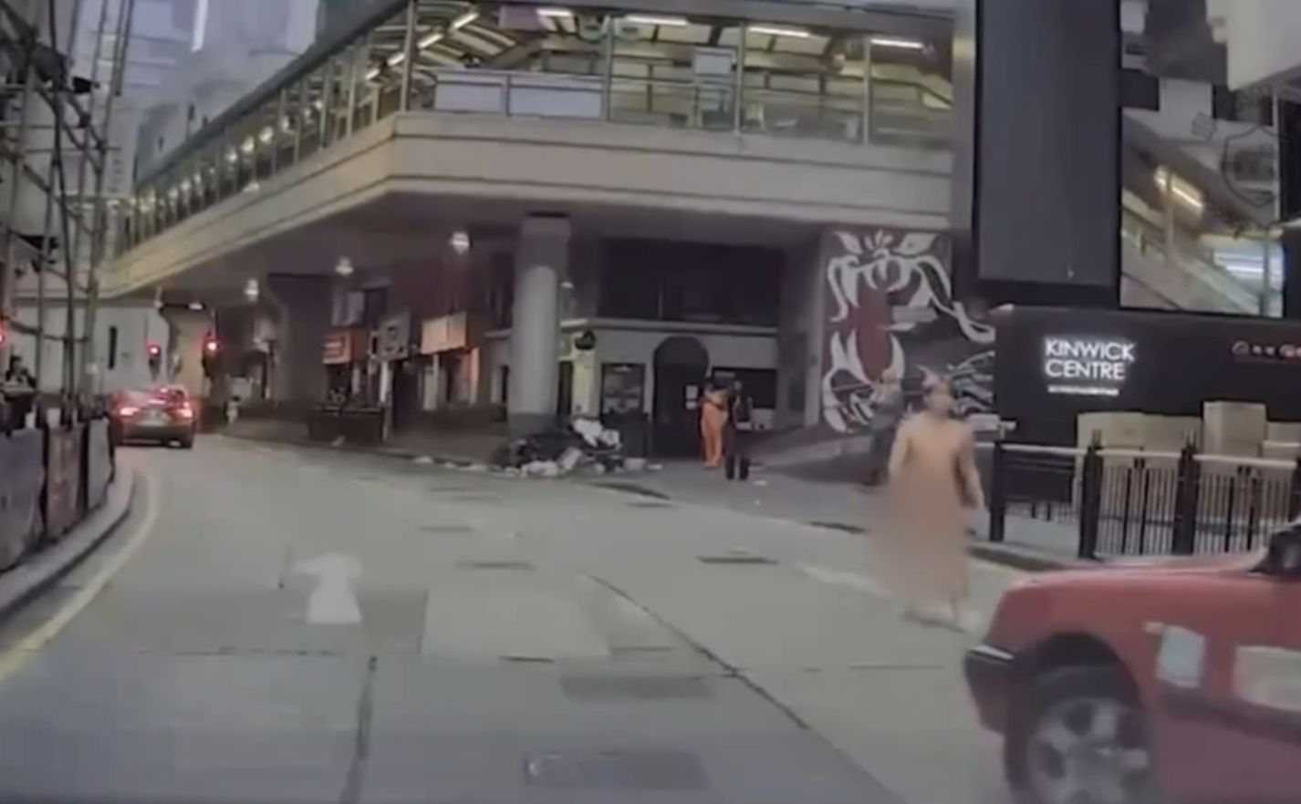 車Cam直擊｜荷里活道全裸男出沒