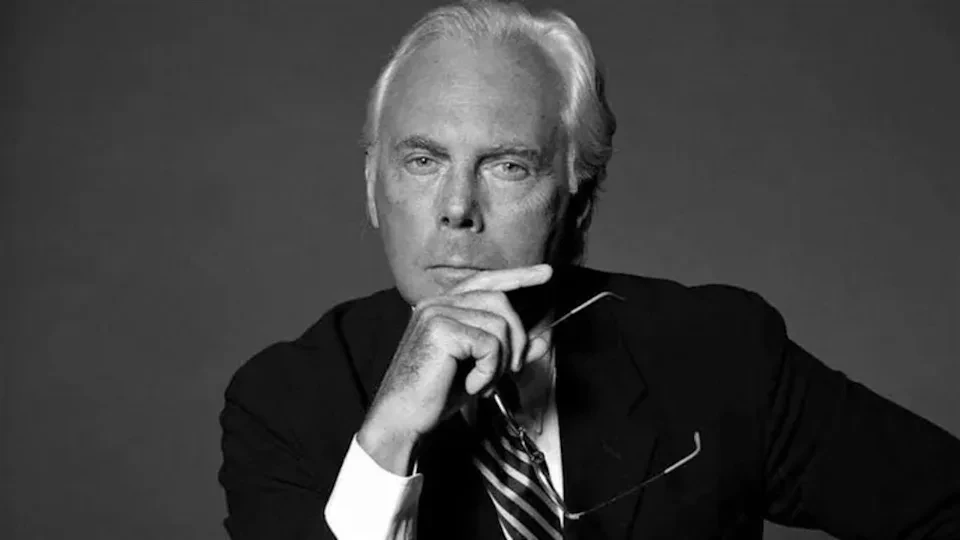 義大利時裝設計師喬治亞曼尼（Giorgio Armani）公司當地時間週四宣布，其創辦人去世。（圖／翻攝自Ｘ）