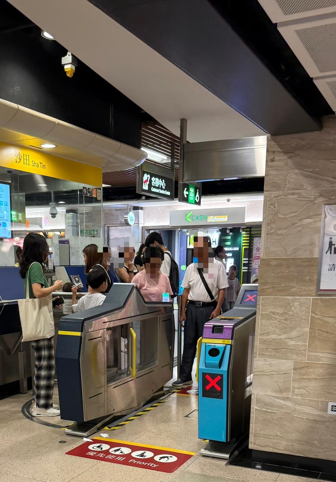 逃票｜大媽疑用微信「1人付款7人出閘」　網民解釋原來合理合法