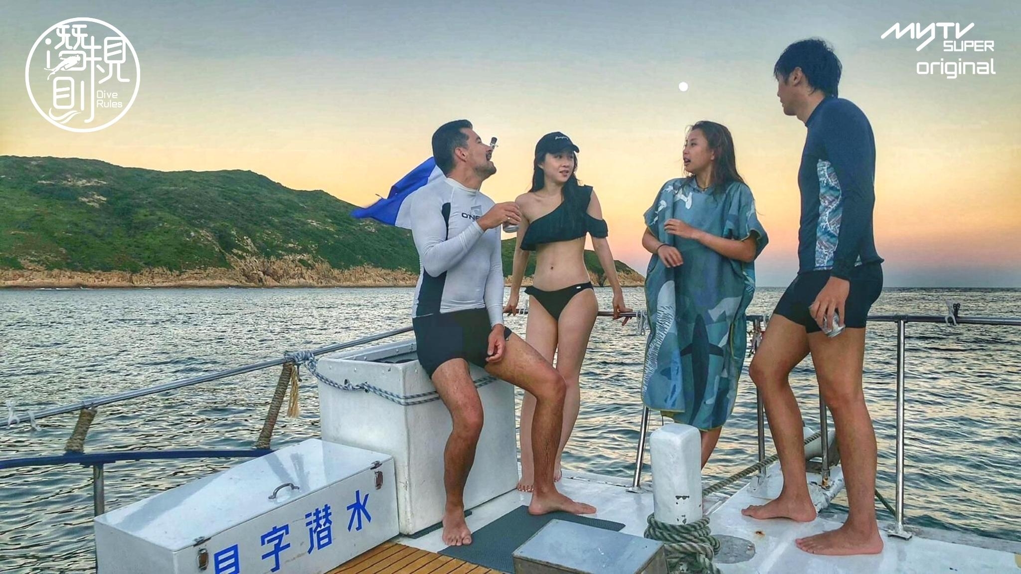 主持Carlos 古天祥、Joyce 魏韵芝、Honey 何泳芍、Gordon 葉泓聲回程時合照 。