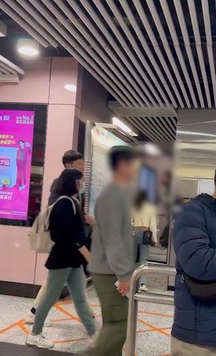 港鐵內地女疑逃票連環跳閘過程全拍下