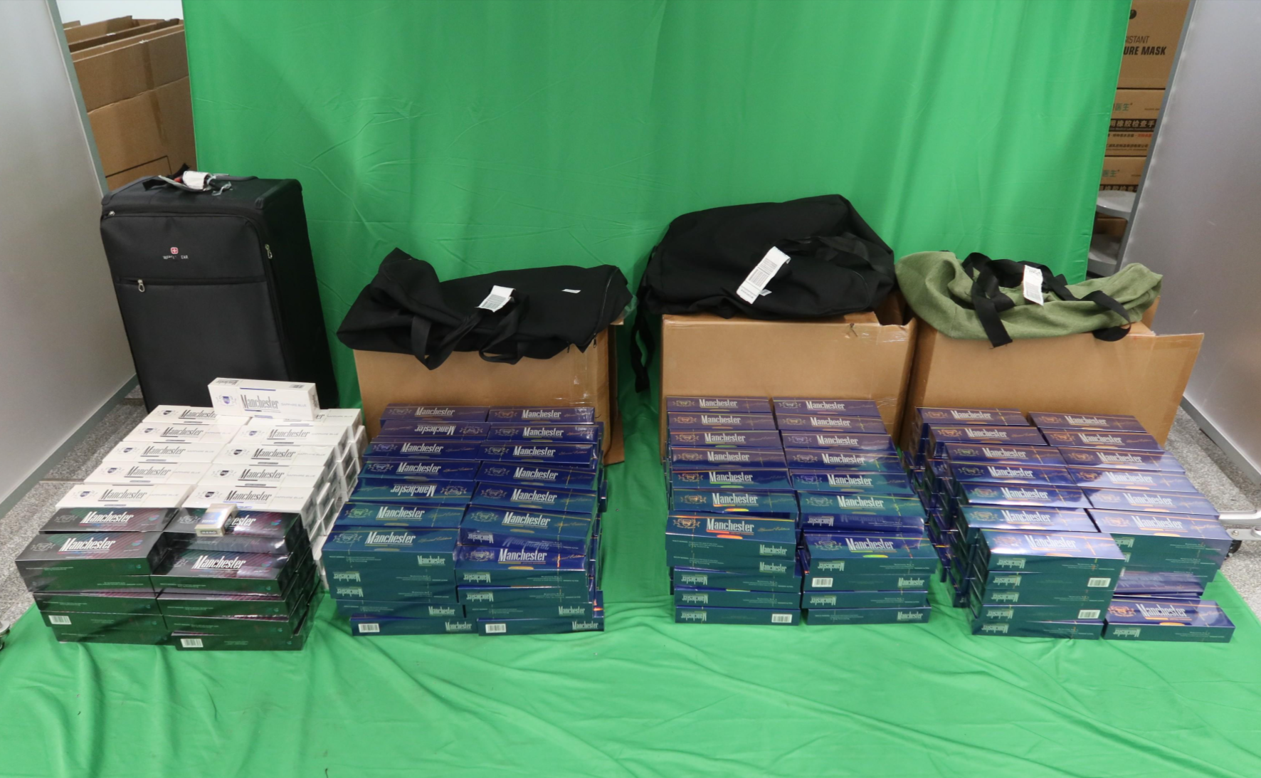 兩名38歲旅客進口私煙罪成　分別判囚6個月及2個月