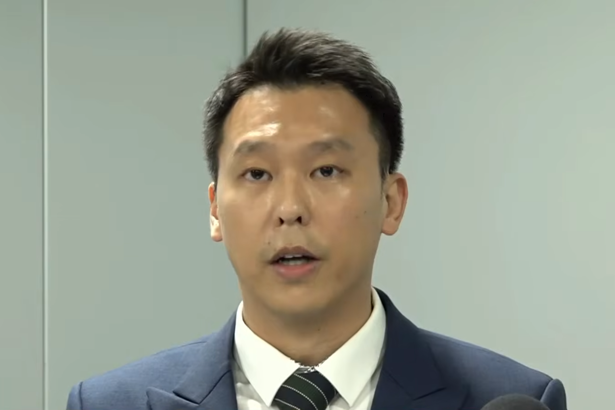 警方毒品調查科行動組高級督察陳源勳（警方YouTube直播截圖）